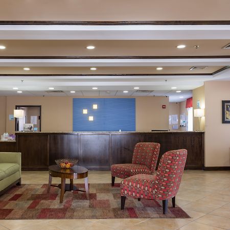 Holiday Inn Express Hartford-Newington By Ihg Екстериор снимка