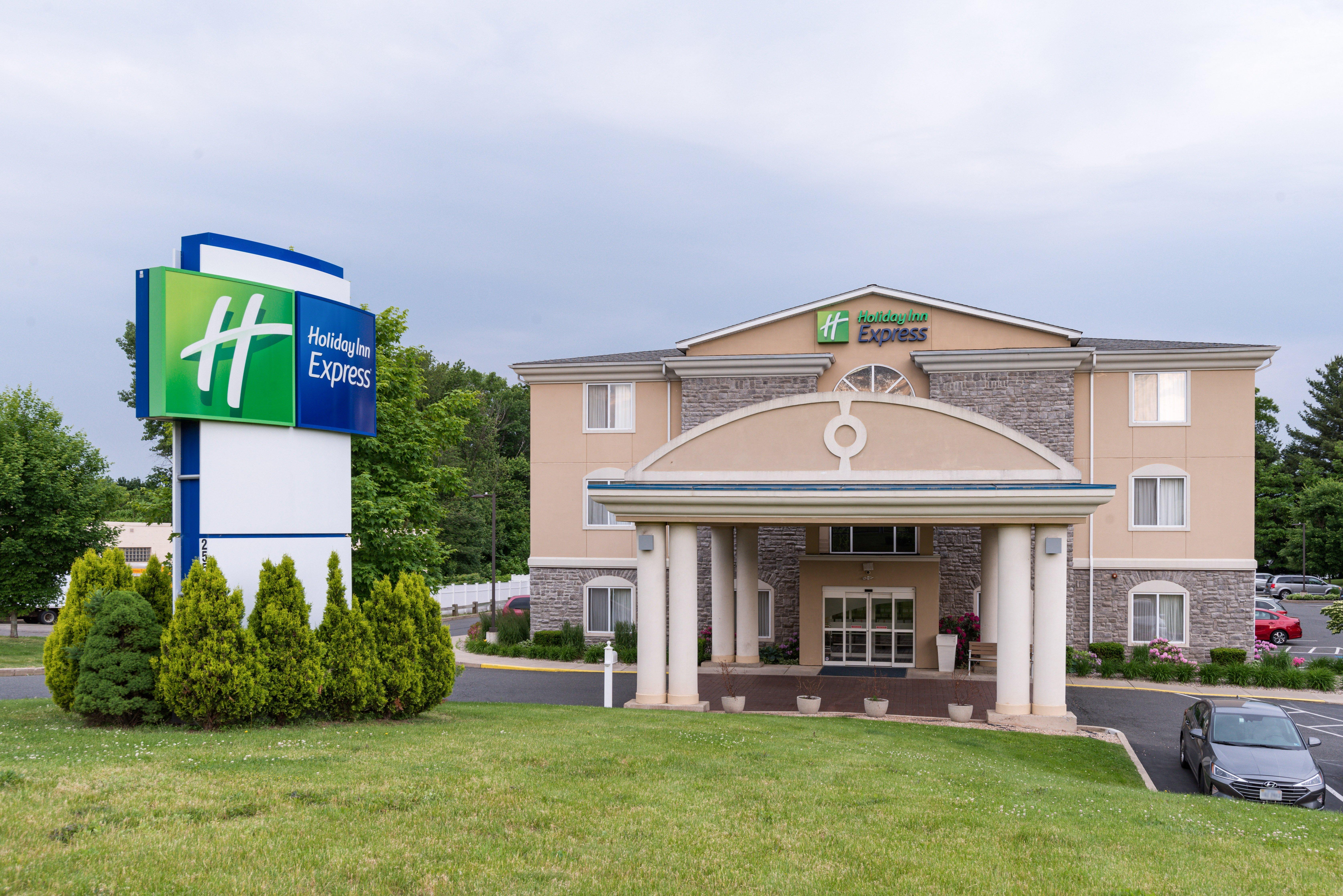 Holiday Inn Express Hartford-Newington By Ihg Екстериор снимка