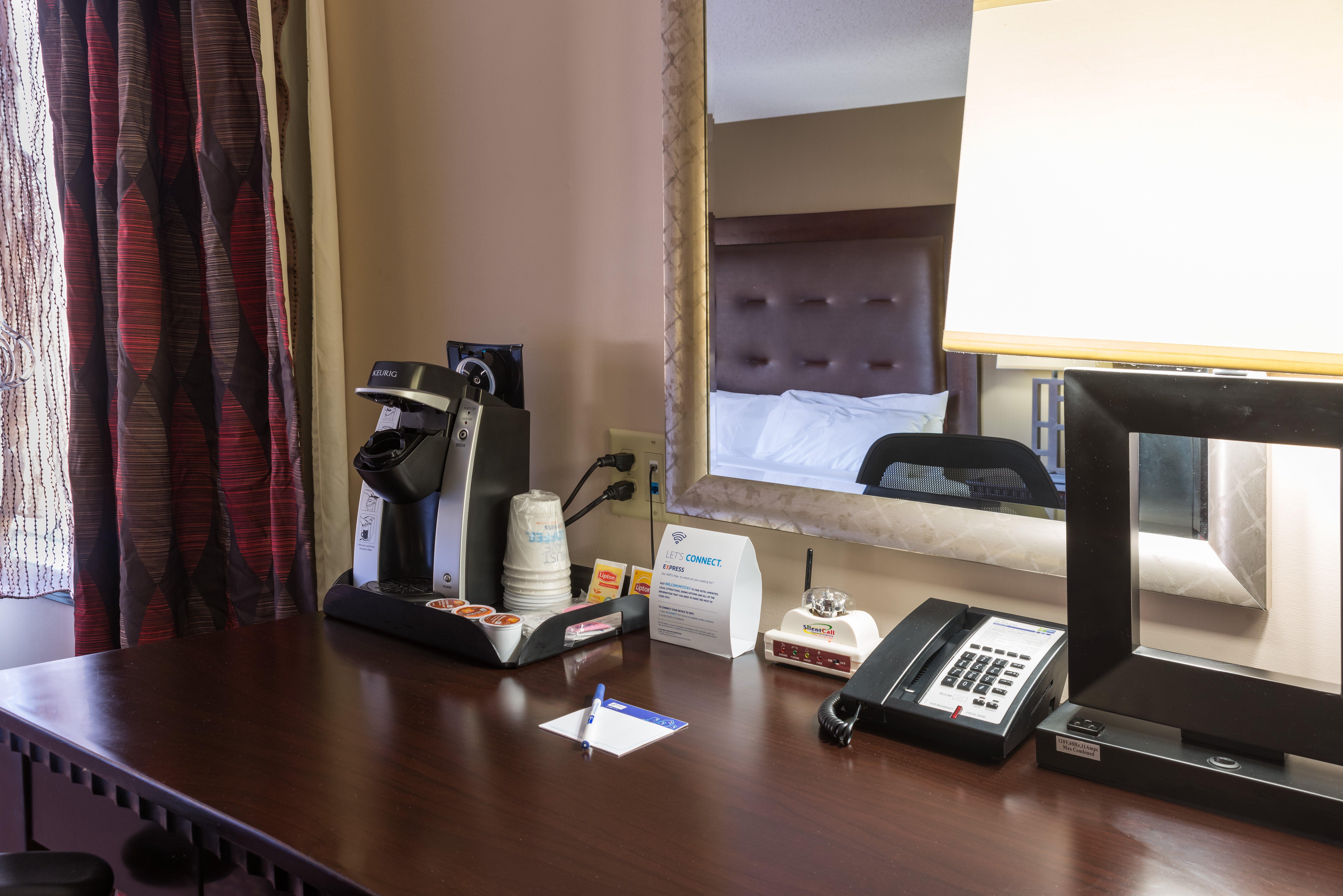 Holiday Inn Express Hartford-Newington By Ihg Екстериор снимка