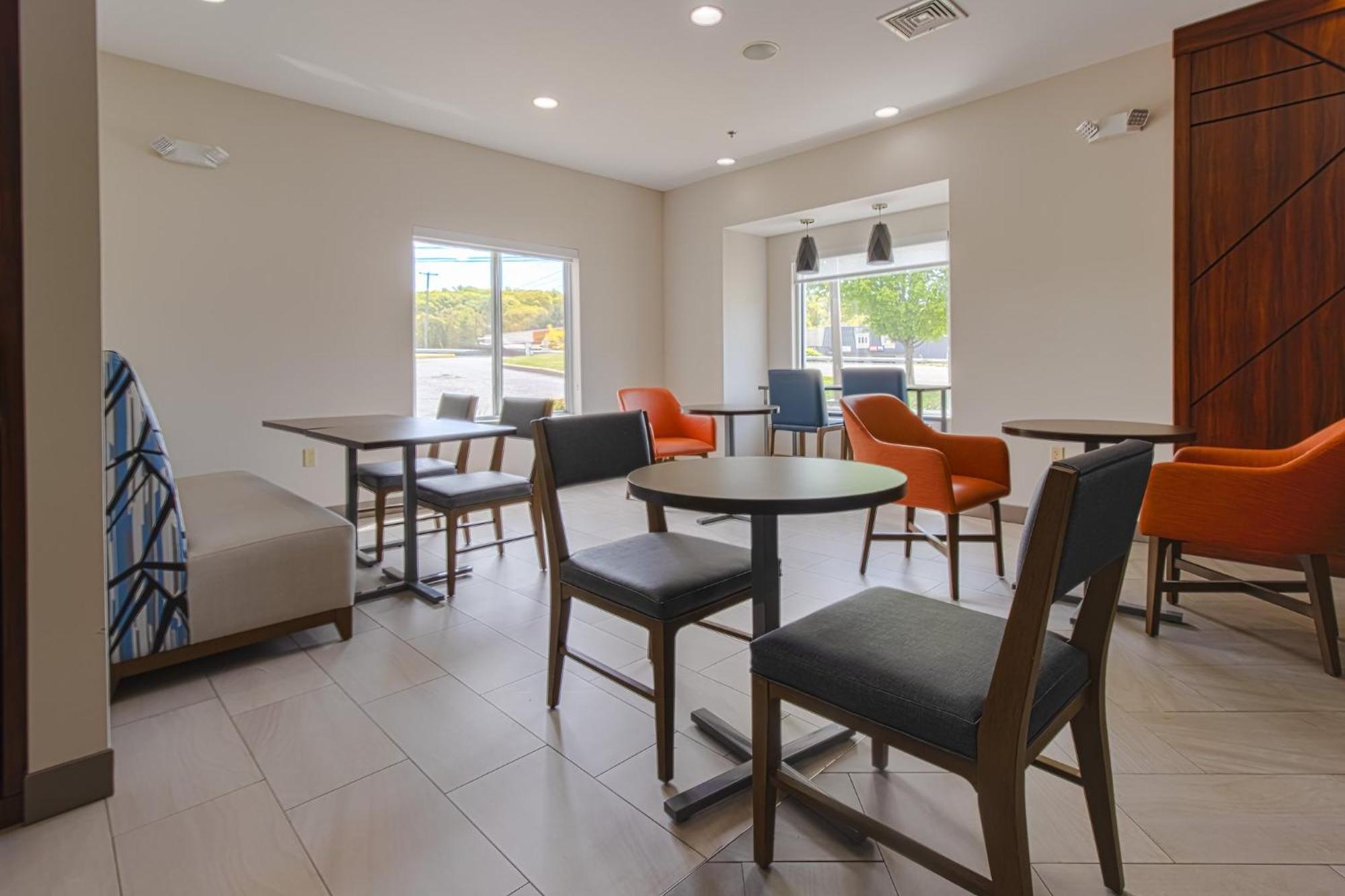 Holiday Inn Express Hartford-Newington By Ihg Екстериор снимка