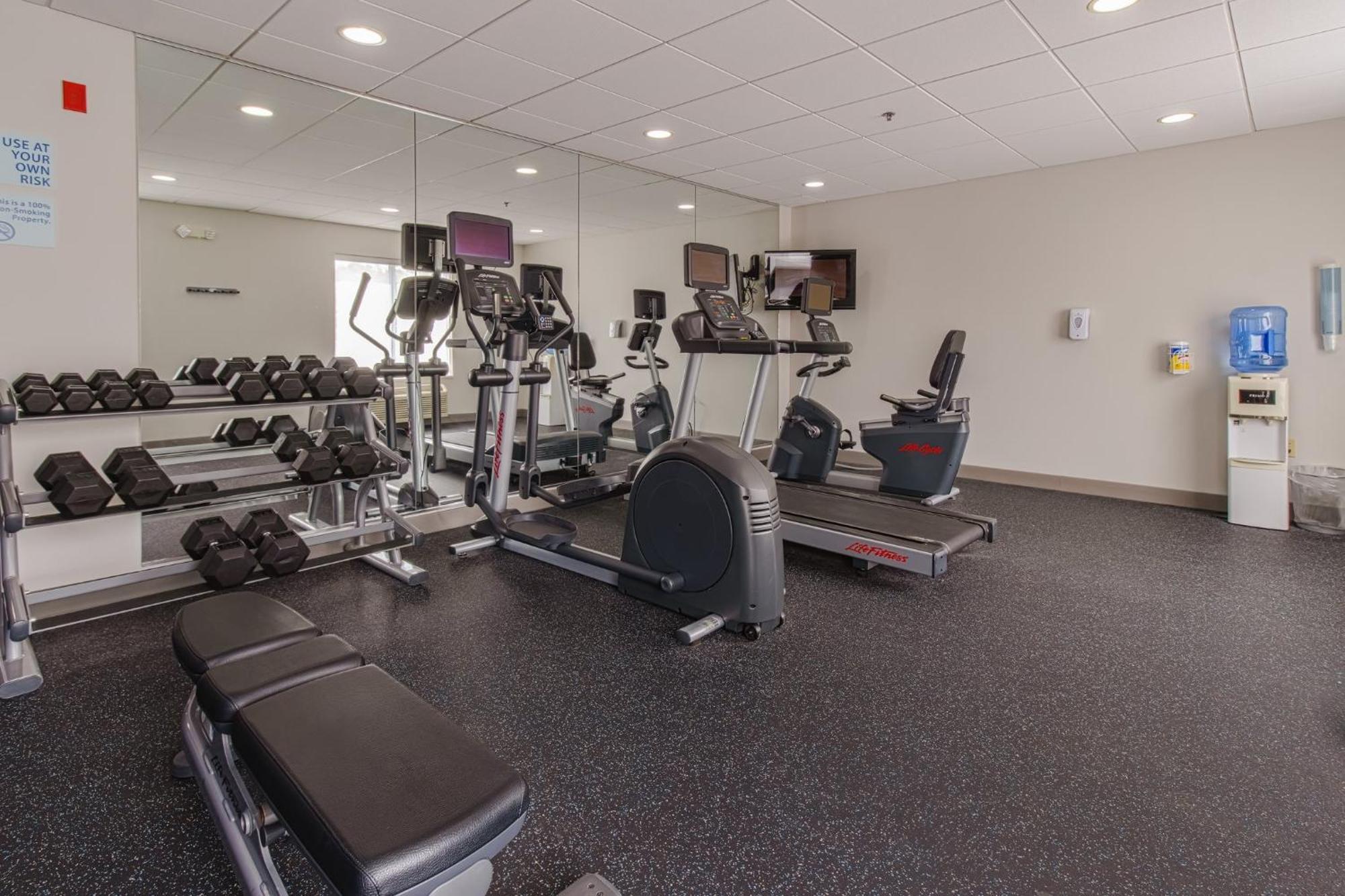 Holiday Inn Express Hartford-Newington By Ihg Екстериор снимка