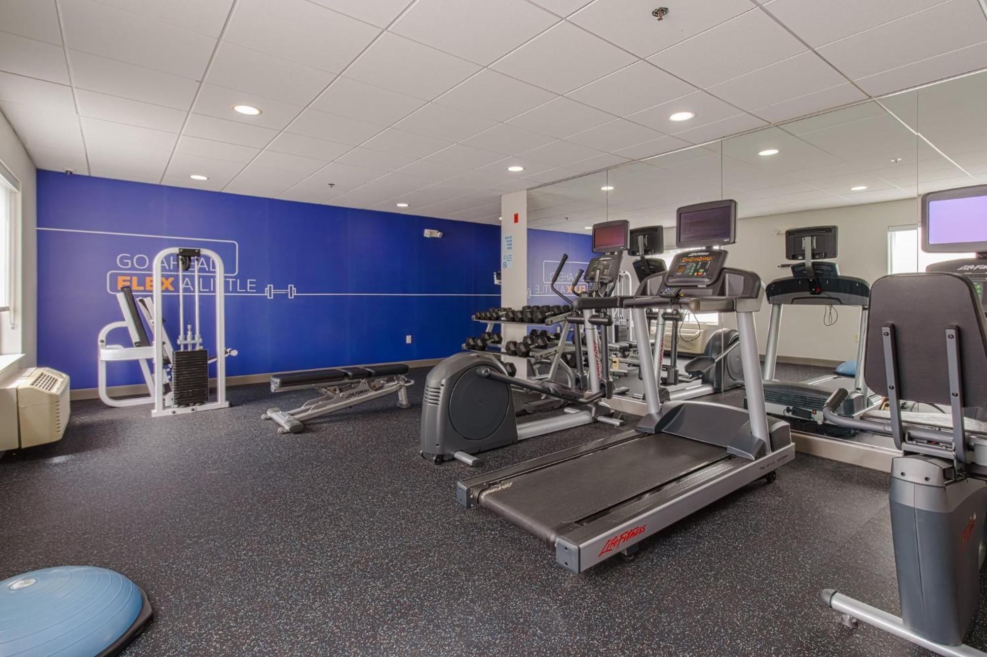 Holiday Inn Express Hartford-Newington By Ihg Екстериор снимка