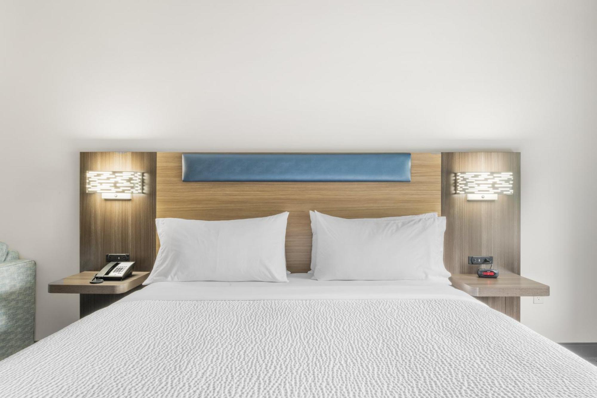 Holiday Inn Express Hartford-Newington By Ihg Екстериор снимка