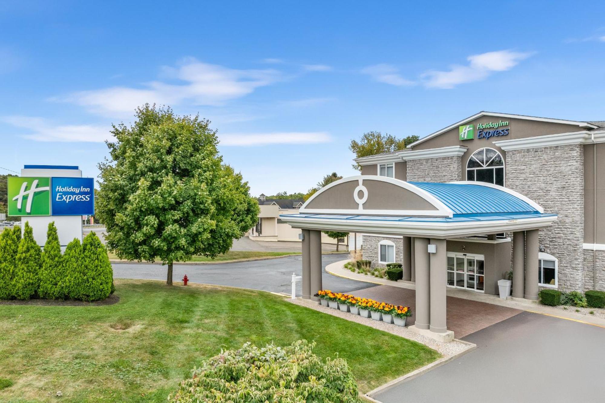 Holiday Inn Express Hartford-Newington By Ihg Екстериор снимка