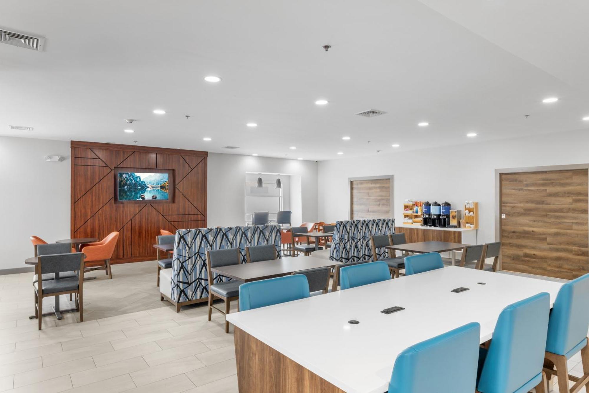 Holiday Inn Express Hartford-Newington By Ihg Екстериор снимка